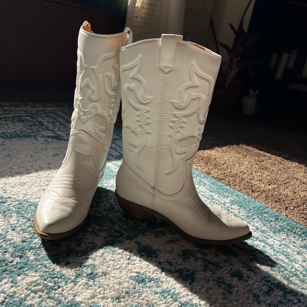 Soda White Western Cowboy Boots - Picture 2 of 5